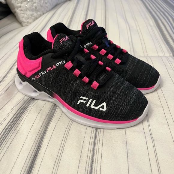 BRAND NEW GIRLS SIZE 2 FILA TENNIS SHOES - Picture 7 of 14